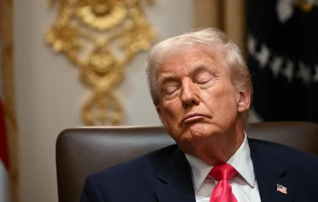 Trump ngebet gulingkan Khamenei